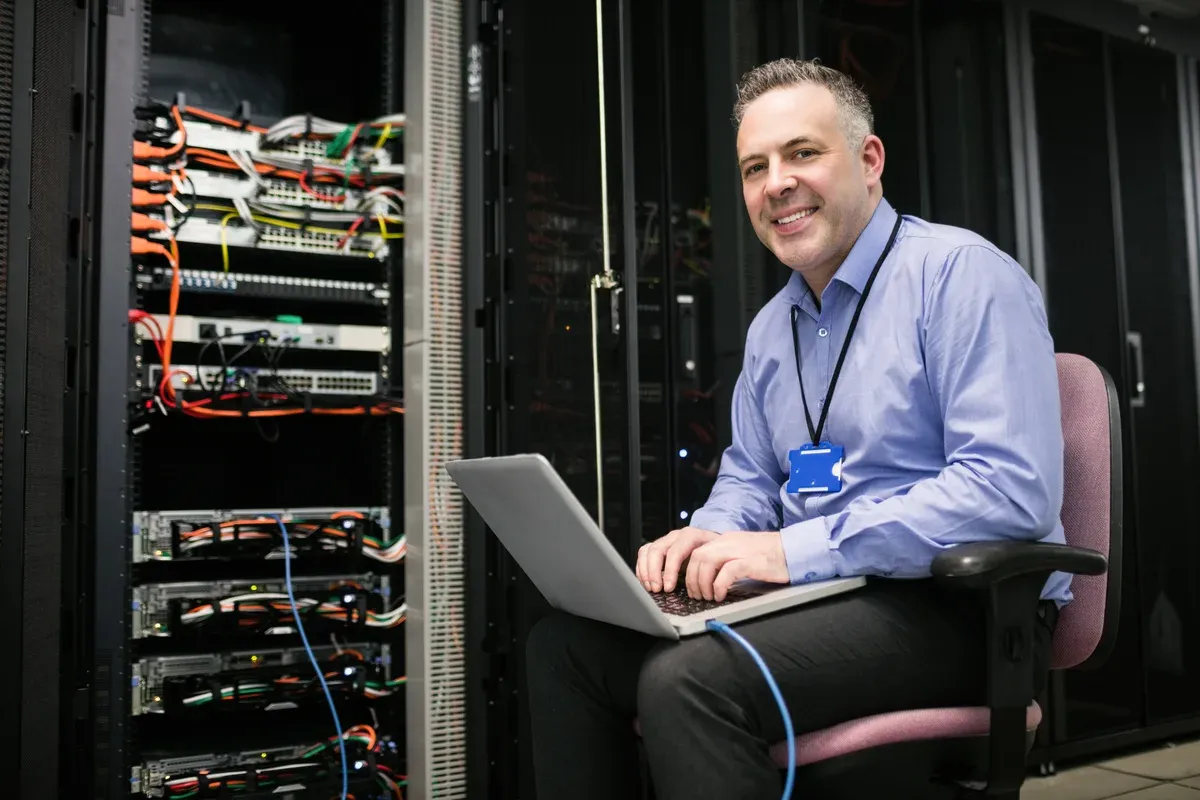Sheernox systems engineer providing on-site IT support, rackmount deployment, and remote hands and eyes dispatch